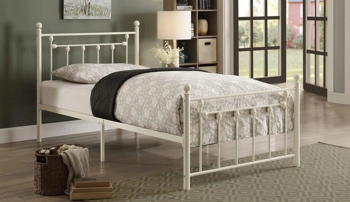 White Metal Platform Bed F21526