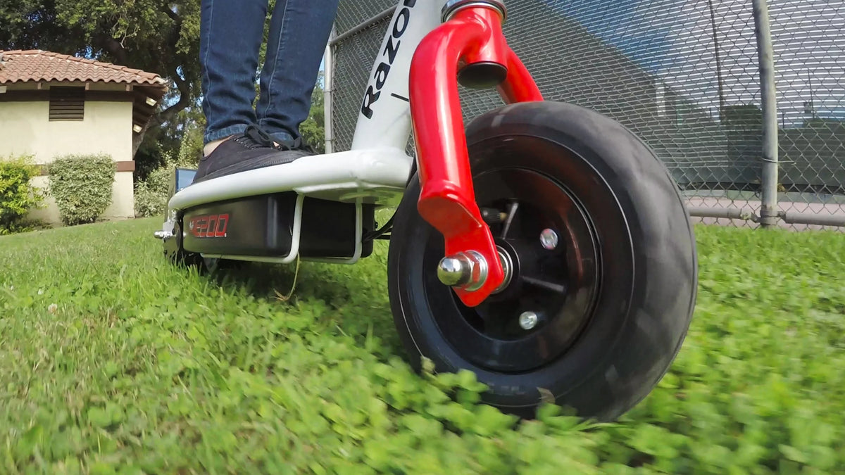 White Electric Scooter with 8 Pneumatic Front Tire I8160
