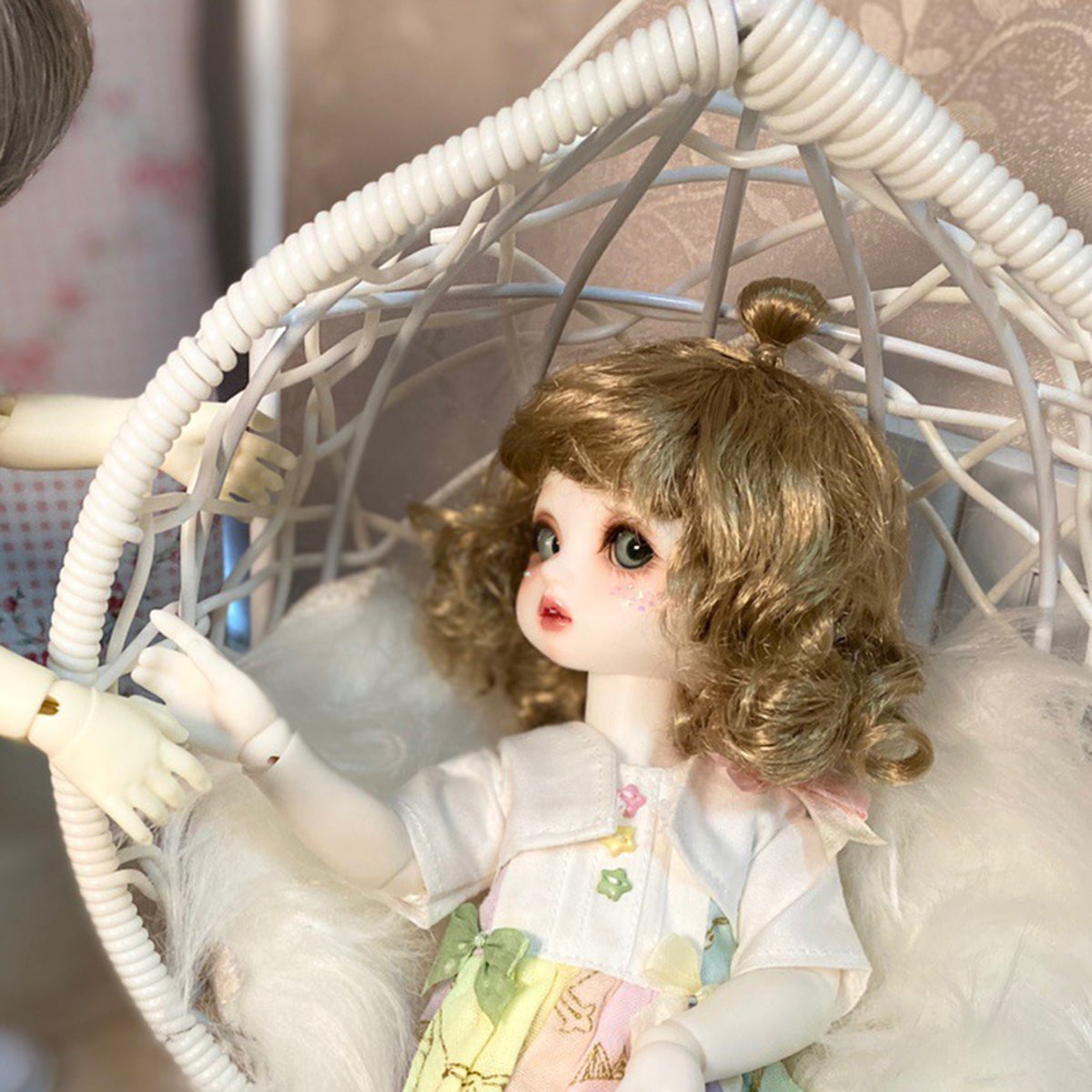 White Knitted Metal Miniature Dollhouse Swing Chair L586551
