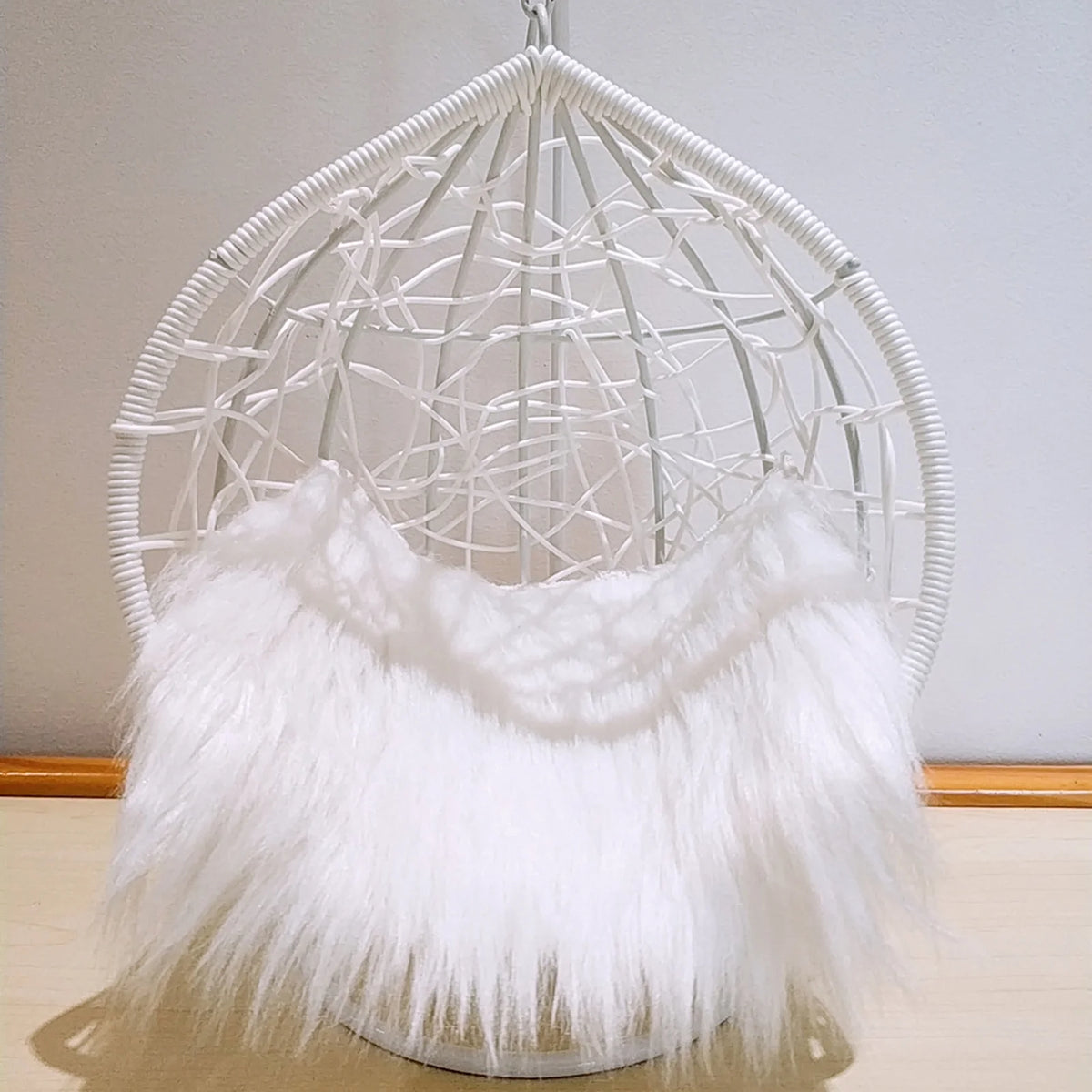 White Knitted Metal Miniature Dollhouse Swing Chair L586551