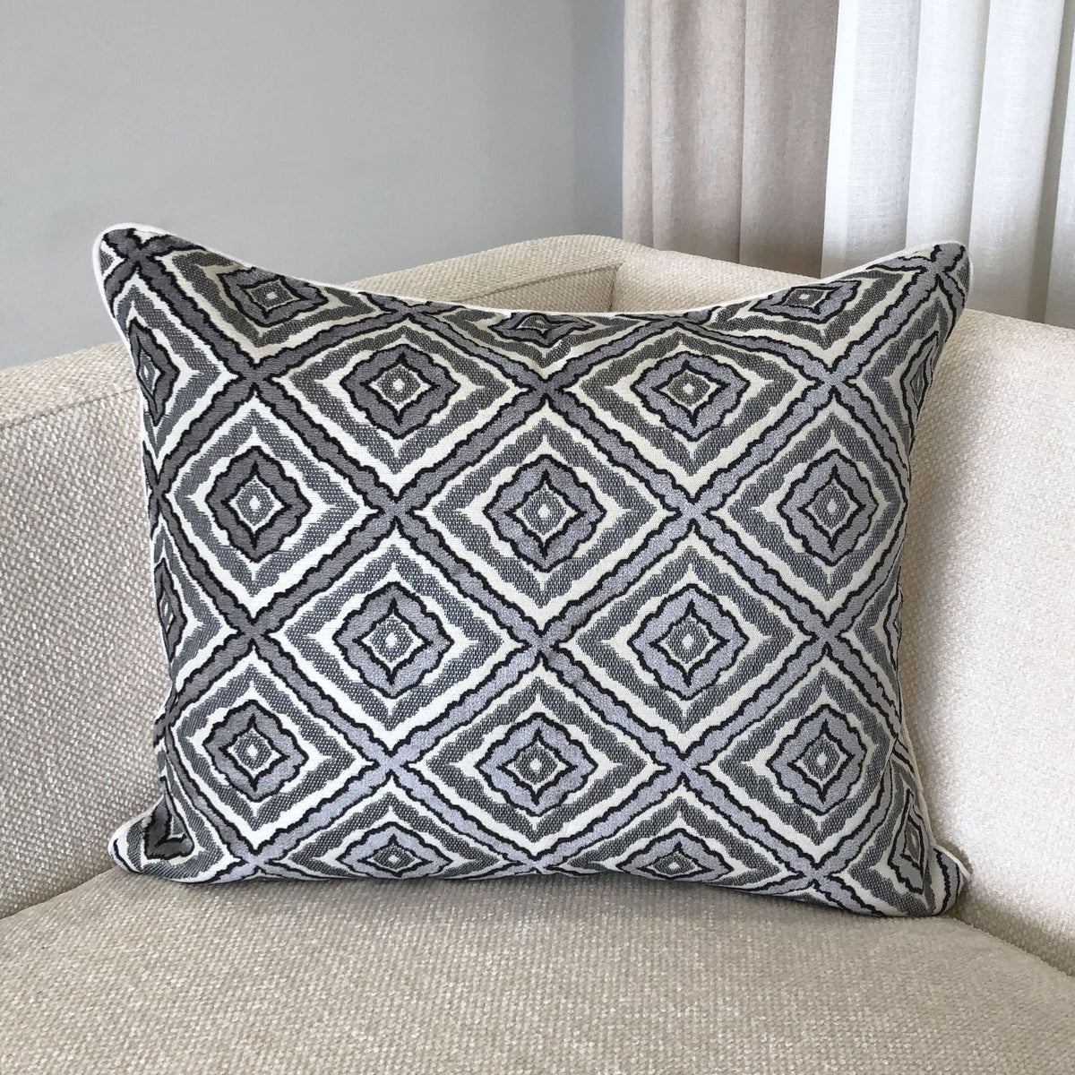 Ebony Velvet Rectangular Pillow U3488